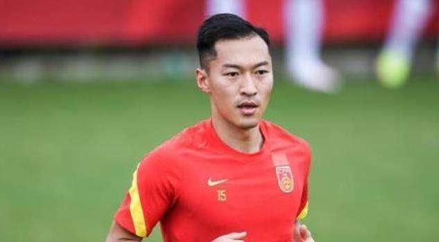 在1-0战胜布伦特福德后，阿森纳暂时登顶积分榜。